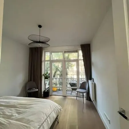 Apartment Fully Renovated Two Bedroom In The Centre Of